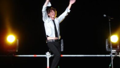 Мик Джаггер обращается к публике на сербском на концерте Rolling Stones на пляже Яз в Будве 2007
