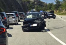 Два автомобиля после столкновения на трассе в Марковичах, вид сбоку, движение затруднено.