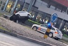 Автомобиль на тротуаре после ДТП в районе Забело, Подгорица, 19 июня 2026.