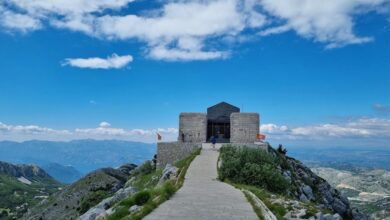 Панорама mauzolej njegosa lovcen istoriya на вершине горы под облаками