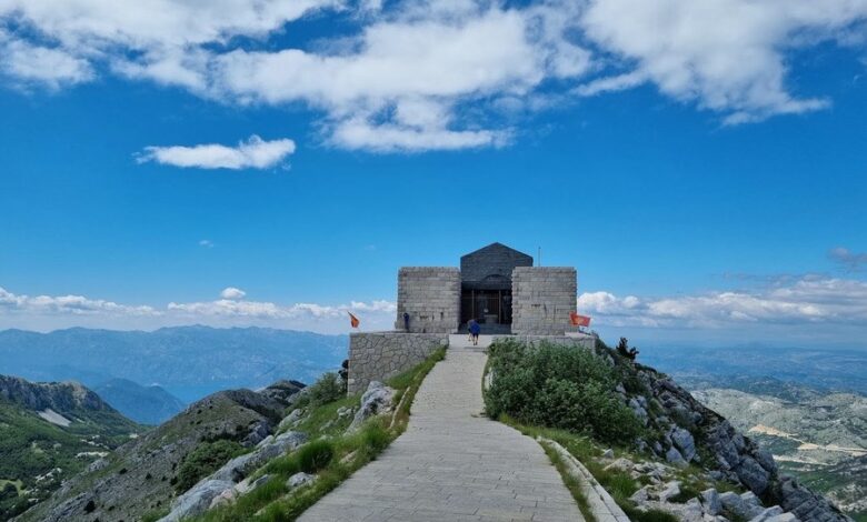 Панорама mauzolej njegosa lovcen istoriya на вершине горы под облаками