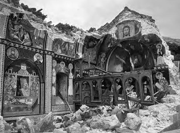 Иконостас монастыря Градиште после землетрясения 1979 года